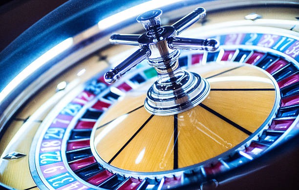 Red Tiger live dealer blackjack table displayed on mobile phone screen